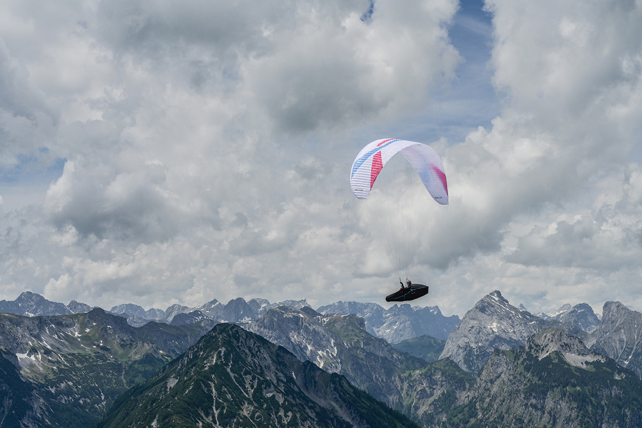 ZOOM | パラグライダー輸入販売代理店 エアハートコーポレーション